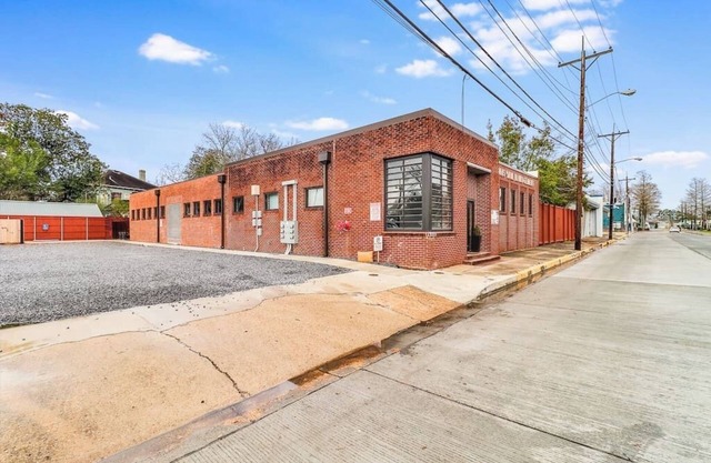 Funky Downtown Flat w/Gameroom & Fire Pit