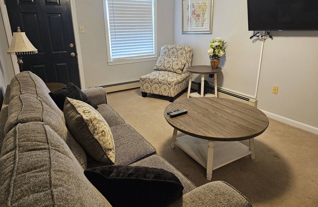 Furnished 1-BDR, 1-Minute Drive to Northern Light Hospital. 90 day minimum stay.