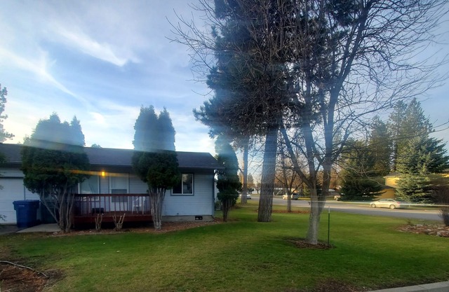 Furnished 2 bedroom 1 bath quiet duplex