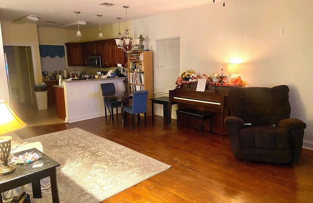 Furnished 2bedroom 1BA house with WiFi and central AC in wonderful New Orleans!