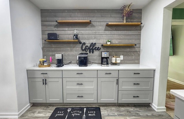 Furnished 2BR w/Big Kitchen, Office, Fast Wi-Fi, Pet-Friendly & Great TV