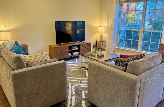 Furnished 3-bedroom 3-bath. Sleeps 6. 3 Queen beds.