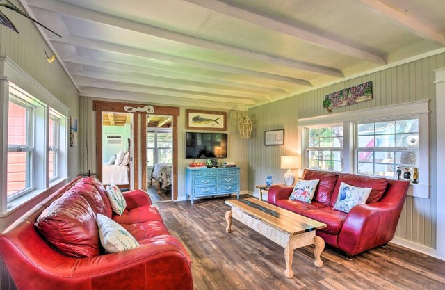 Furnished Deck and Dock Renovated Sargent Cabin!