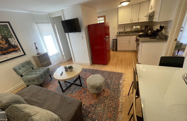 Furnished Fairfax Garden Apartment-Close to town!