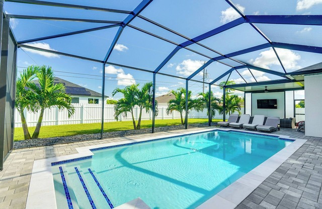Furnished Lanai & Private Pool: Cape Coral Home