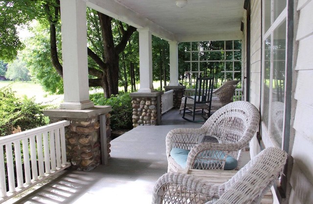 A "Modern Country Classic", near Rhinebeck & BARD