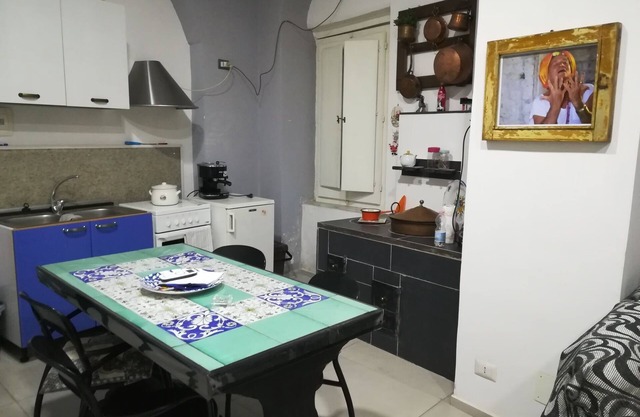 Möbliertes Studio (Doppelbett) mit TV und eigenem Bad