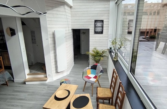 Furnished tourist house *** with sea view on all levels and 150 m from the beach