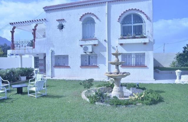 Möblierte Villa gut ausgestattet Fuß im Wasser hat Hammam Chatt