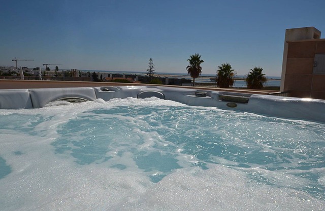 Fuseta Ria Resort - 3 Bed, Townhouse with Sea Views & Jacuzzi - Casa Jacqui