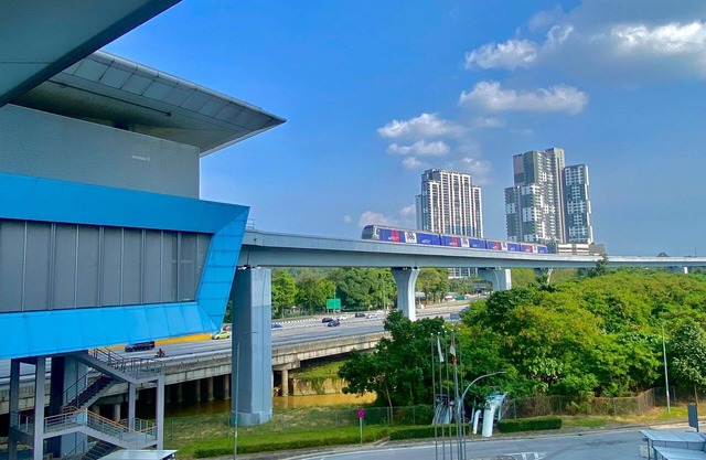 FZ Homestay @ Parkland Cheras : linked with MRT to Bukit Bintang & KL City.