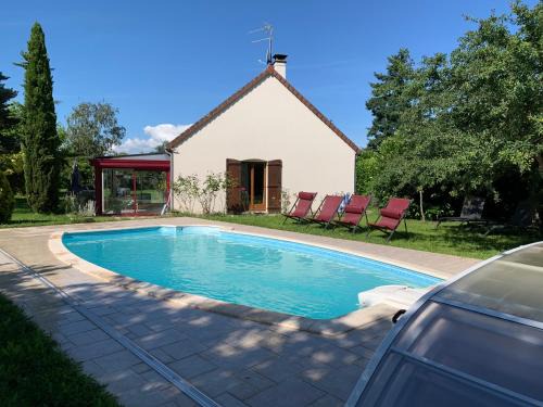 Gîte 3 étoiles les Gourlines avec balneo, véranda, piscine et garage