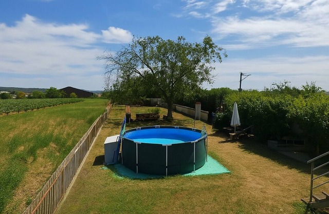 Gîte-Chez Paddy - Le Haut-Familie-Nasszelle-Gartenblick