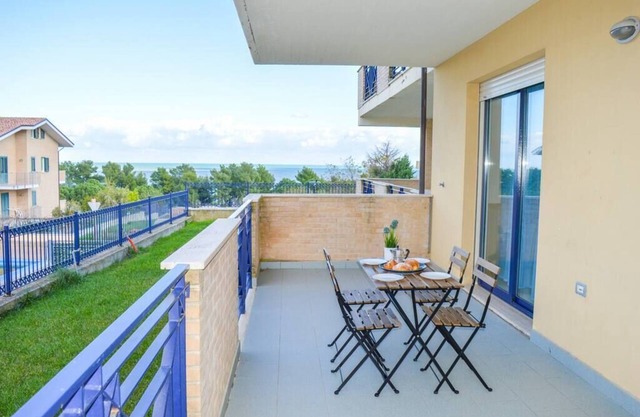 G.Bay C18 - First floor apartment with balcony and hill view