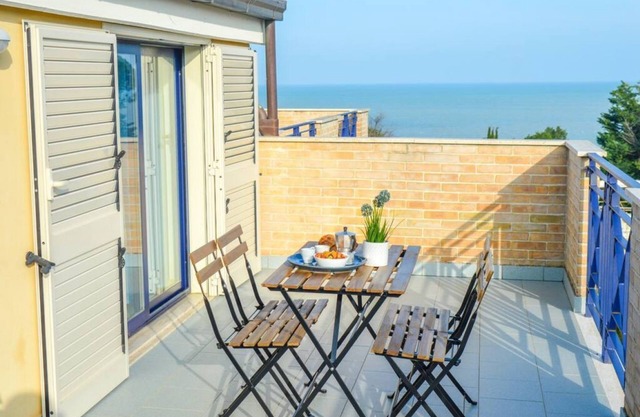 G.Bay C28 - Second floor apartment with balcony and hill view