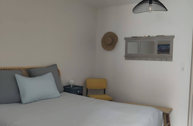 Gästezimmer 'Galets' mit privater Terrasse, privatem Garten und WLAN