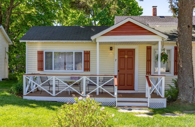 Gallagher's Travels Cabin Two (2 Bedroom)