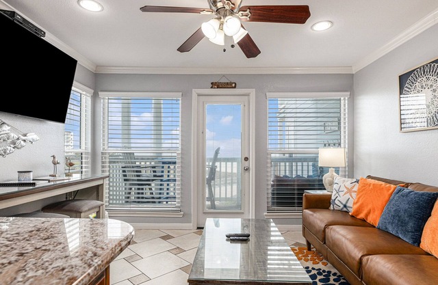 Galveston 2/2 Gulf Front - Heated Pool, 2 Hot Tubs, W/D in Unit