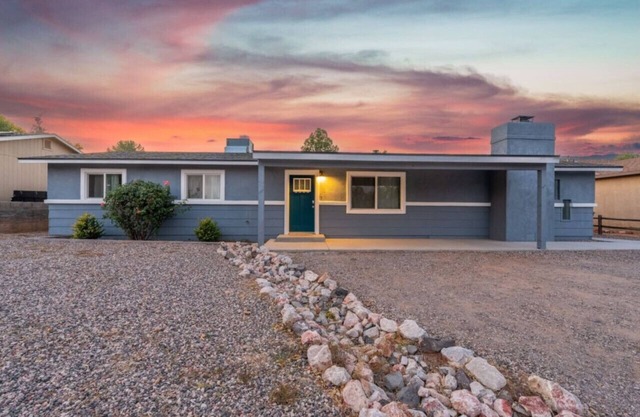 Game-Filled Haven: Spacious Cottonwood Retreat