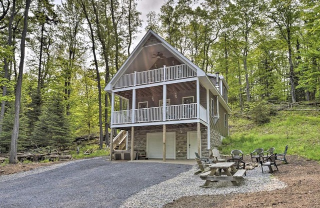 Game Room and Hot Tub Old Forge Home!