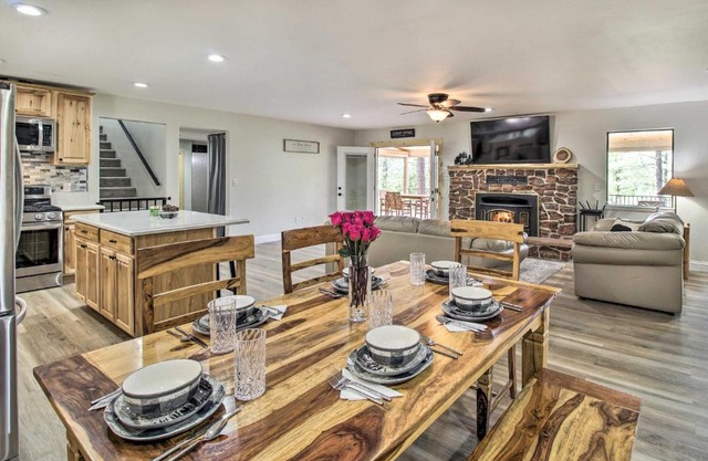 Game Room and Wooded Views Pinetop Cabin!