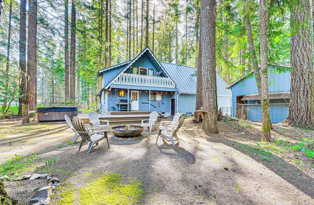 Game Room & Fire Pit: Family Cabin in Packwood!