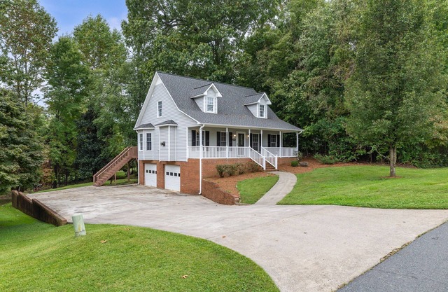 Game room, great for families, centrally located in Piedmont Triad