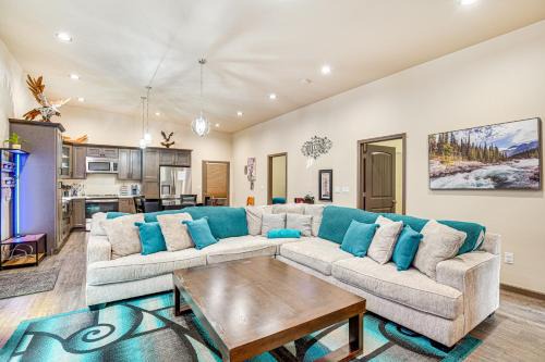 Game Room, Hot Tub and Mtn View Bonney Lake Retreat