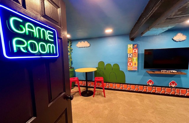 Private Hot Tub & Arcades on the West Side