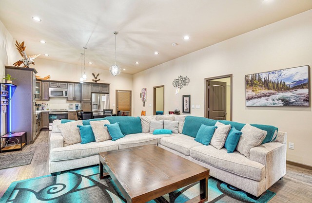 Game Room, Hot Tub & Mtn View: Bonney Lake Retreat