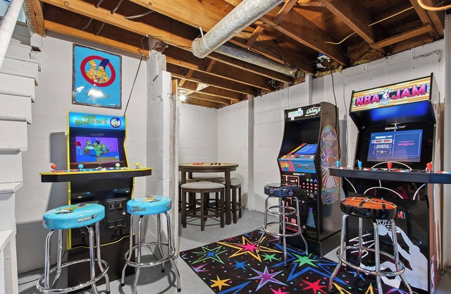 Game Room~Massage Chair~Just 1 mile from Stadium! King Bed!