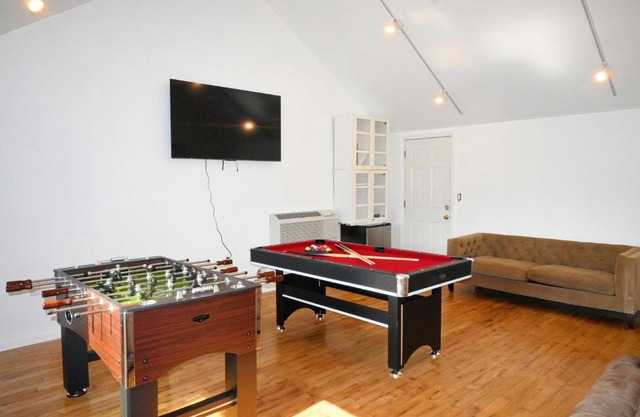 Game Room Near Yale