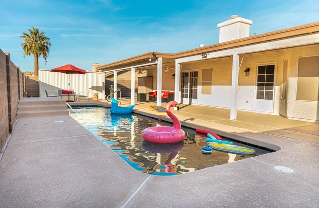 Game Room/ Pool and Jacuzzi Cozy Home in Yuma