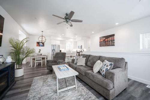 Game Room! Rooftop Deck! Sleeps 11
