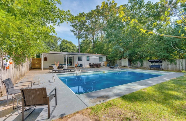 Game, Swim & Explore: Family Home in Pensacola
