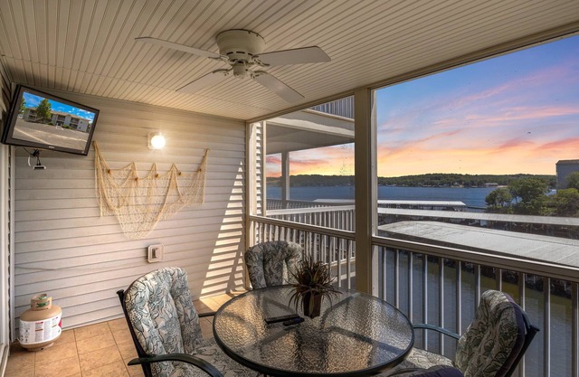 Games, Lake Views, Ease of Access to Unit & Attractions, Family-Friendly, Outdoor Comfort