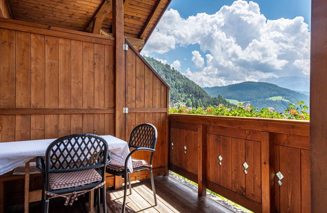 Gamperhof - Ferienwohnung Planet" mit Bergblick, Garten & WLAN