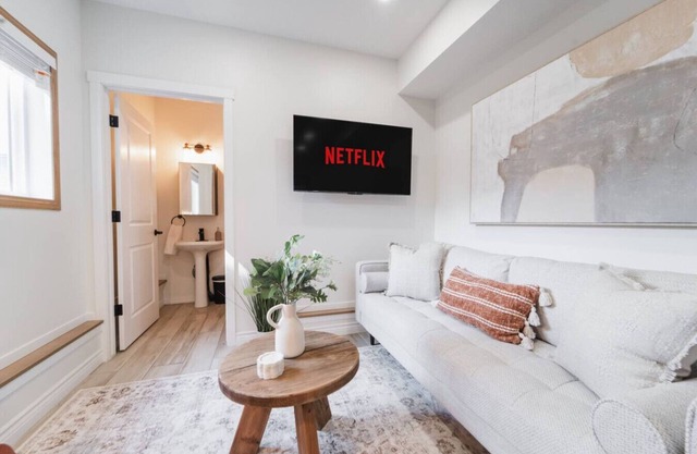 GarageSuite| 2BD + Ping Pong Fun