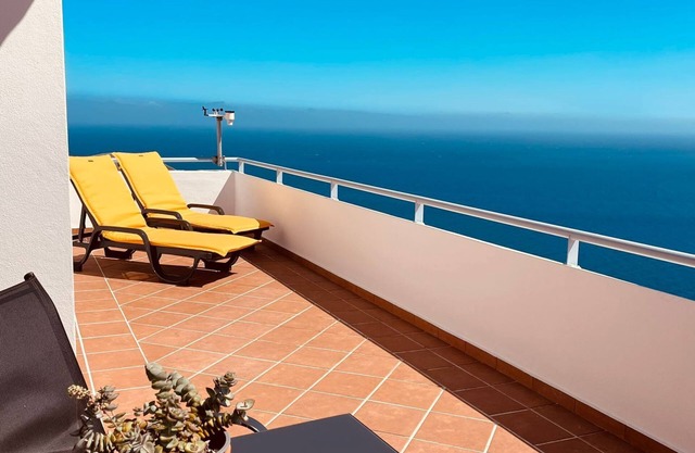 Deluxe Studio with large terrace, Ocean View by Villa-Kasia, 10 min from Funchal