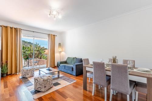 Garajau Escape Modern T2 with Balcony and Parking