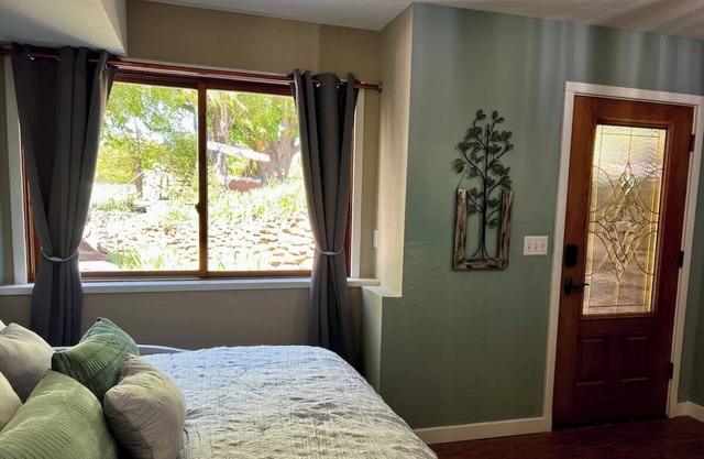 Garden 1 Room Luxurious Queen Bed with Single Trundle Pullout, Full Private Bath