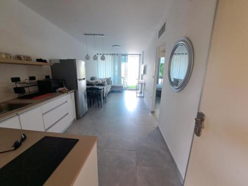 Garden apartment in Neot Golf, with sea view