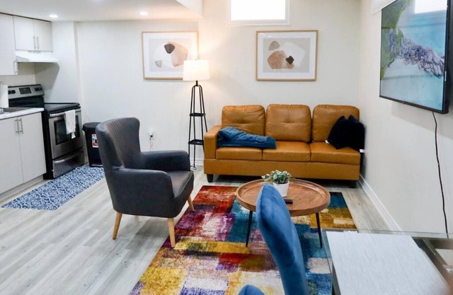 Garden Ave Suite 3 Mins to Hwy 403