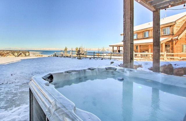 Garden City Gem Private Hot Tub and Game Room!