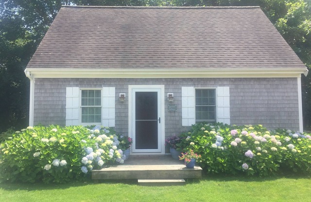 Elegante Marthas Vineyard Garden Cottage - Bike zu Stadt und Strand