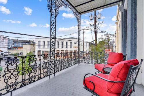 Garden Dist Condo Festival Season Balcony