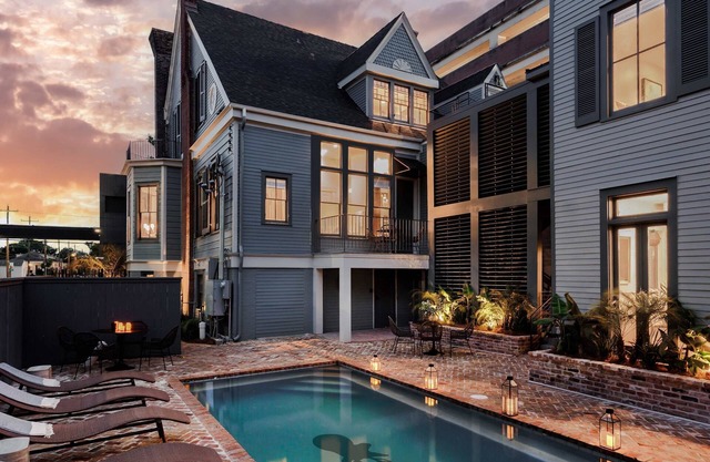 Garden District Historic Unit With Shared Heated Pool