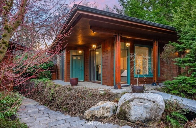 Garden Guesthouse at Lakefront Manor