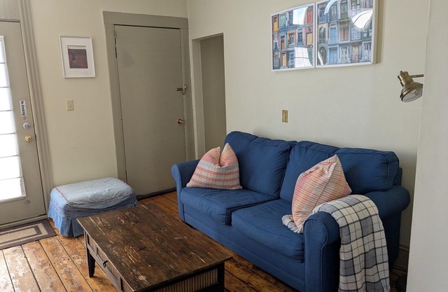 Garden Heritage-Award-Winning Downtown Duplex; Pet-friendly, walkable