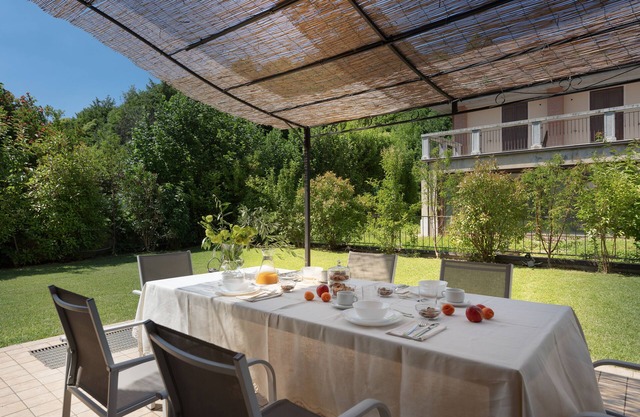 Gartenhaus 3 Schlafzimmer 9 Bett Garage WiFi Gardase (CIR 017164-CNI-00010)